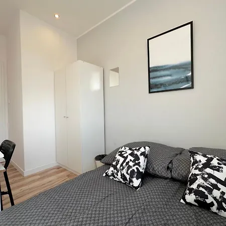 Batory - Peaceful Retreat, 10 Minutes To Old Town & Seaside Kwatera prywatna