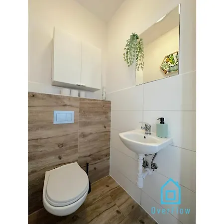 Homestay Batory - Peaceful Retreat, 10 Minutes To Old Town & Seaside