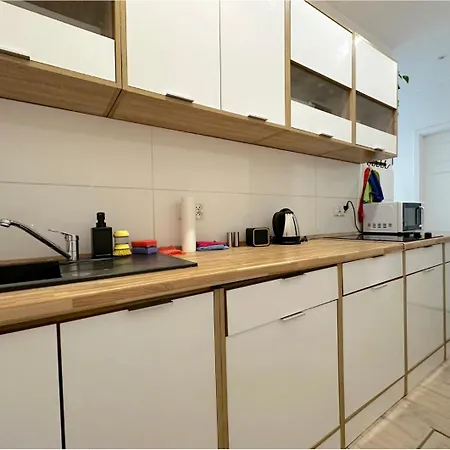 Batory - Peaceful Retreat, 10 Minutes To Old Town & Seaside Проживание в семье