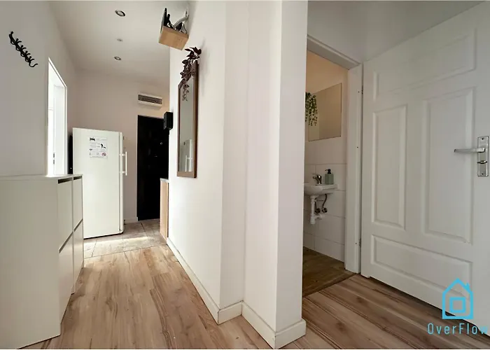 Batory - Peaceful Retreat, 10 Minutes To Old Town & Seaside Homestay