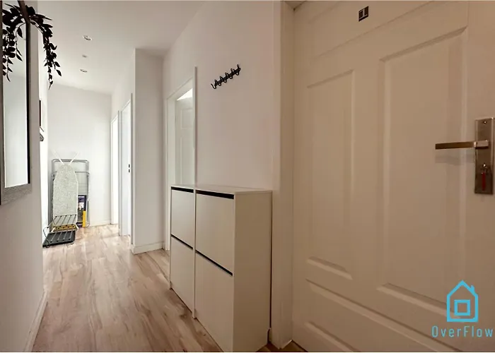 Batory - Peaceful Retreat, 10 Minutes To Old Town & Seaside Homestay Gdansk