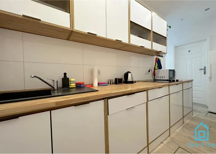 Batory - Peaceful Retreat, 10 Minutes To Old Town & Seaside Kwatera prywatna