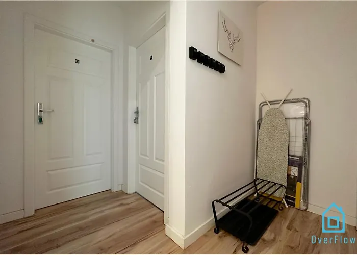 Homestay Batory - Peaceful Retreat, 10 Minutes To Old Town & Seaside *